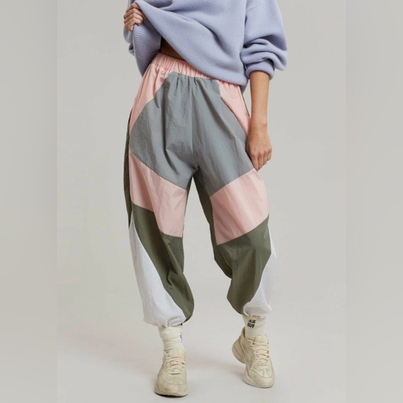 The Frankie Shop Kahlo Joggers 🩷🤍 - Picture 2 of 12